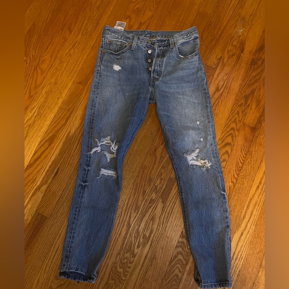 Levis high-rise jeans size 28